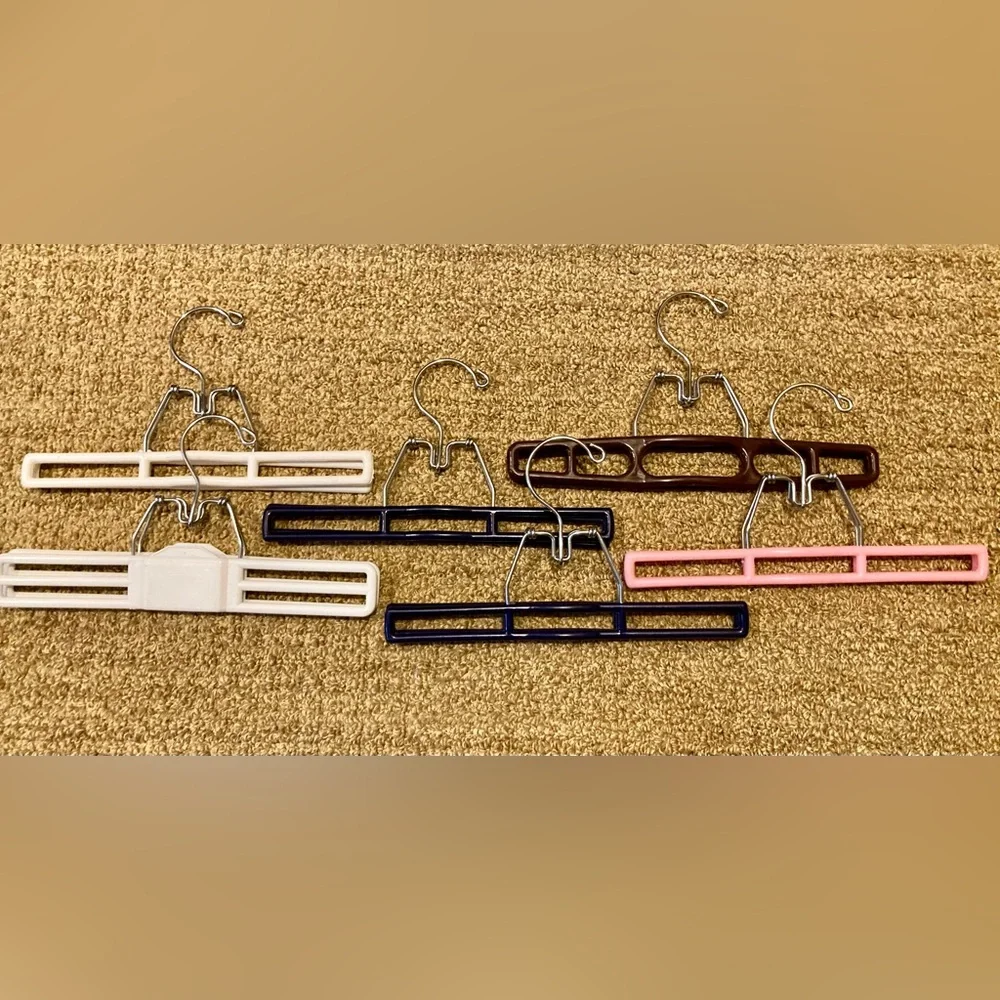 6 Pant Hangers, plastic